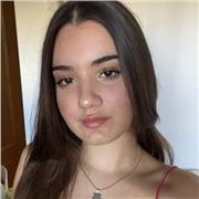 Hola soy Elena, voy a dar clases a niños de primaria y eso.